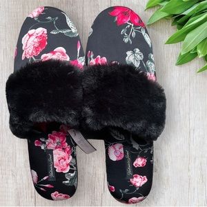 NWT Victoria's Secret Slippers Large